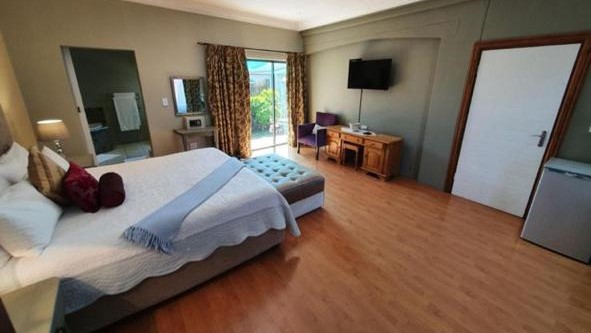 8 Bedroom Property for Sale in Myburgh Park Western Cape